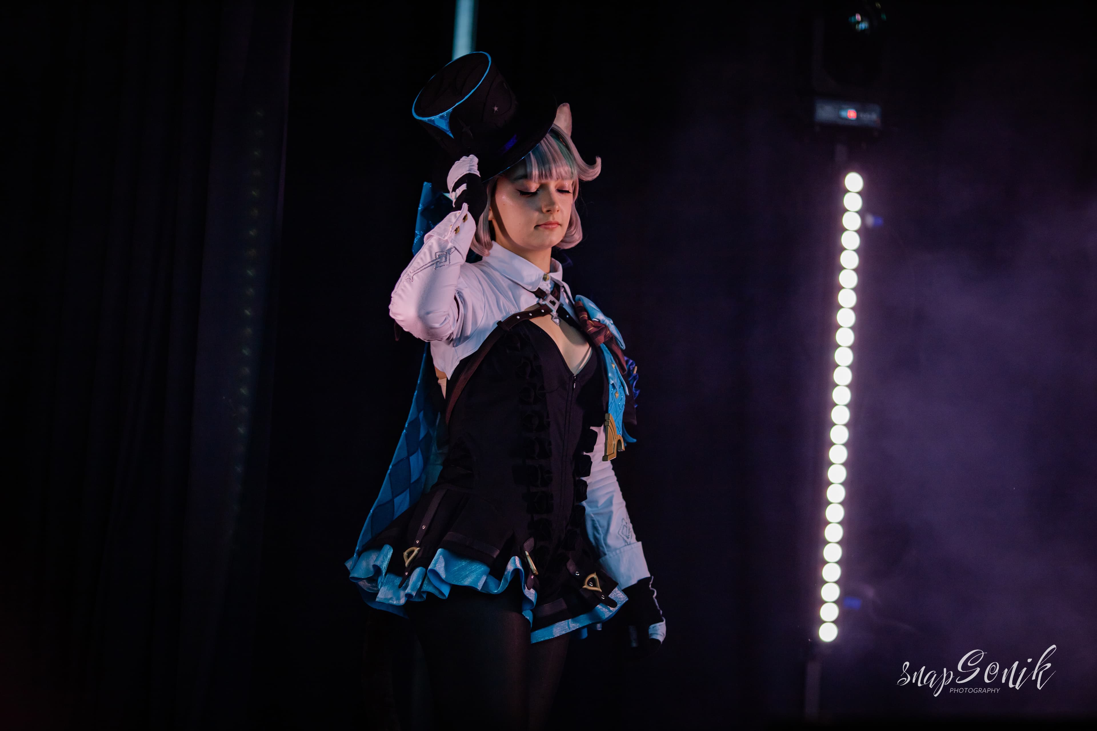 Zuzu w cosplayu Lynette z gry Genshin Impact